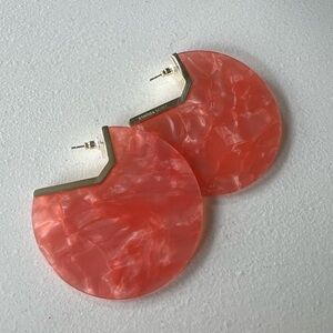 Kendra Scott coral colored earrings. Never worn. Smoke free home.